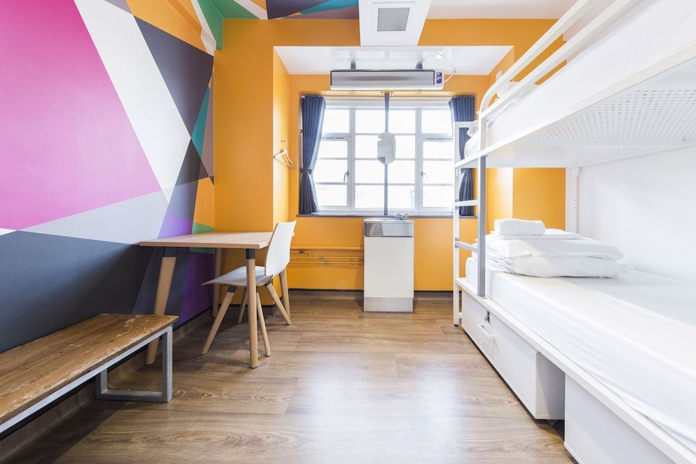 undefined Generator London 4