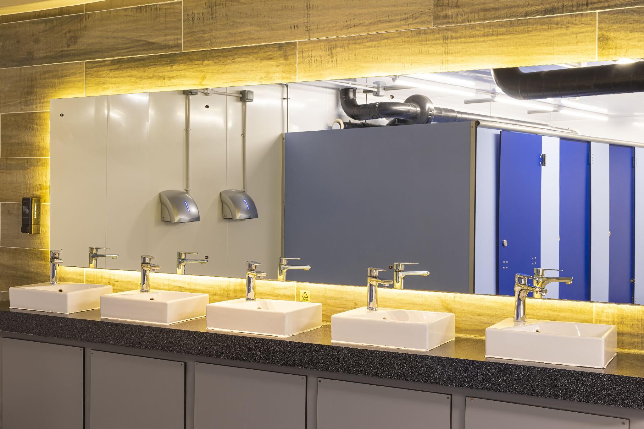 undefined Generator London 4