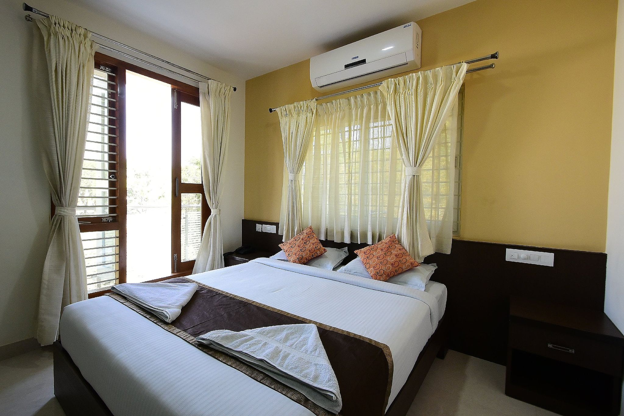 Executive Room with AC No Balcony Queen bed