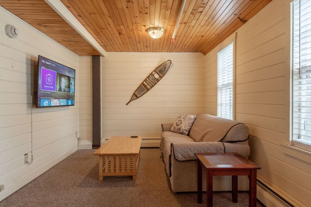 Cranmore Mountain Lodge Bed & Breakfast Comfort Suite, 1 Bedroom, Non Smoking, Ground Floor 4