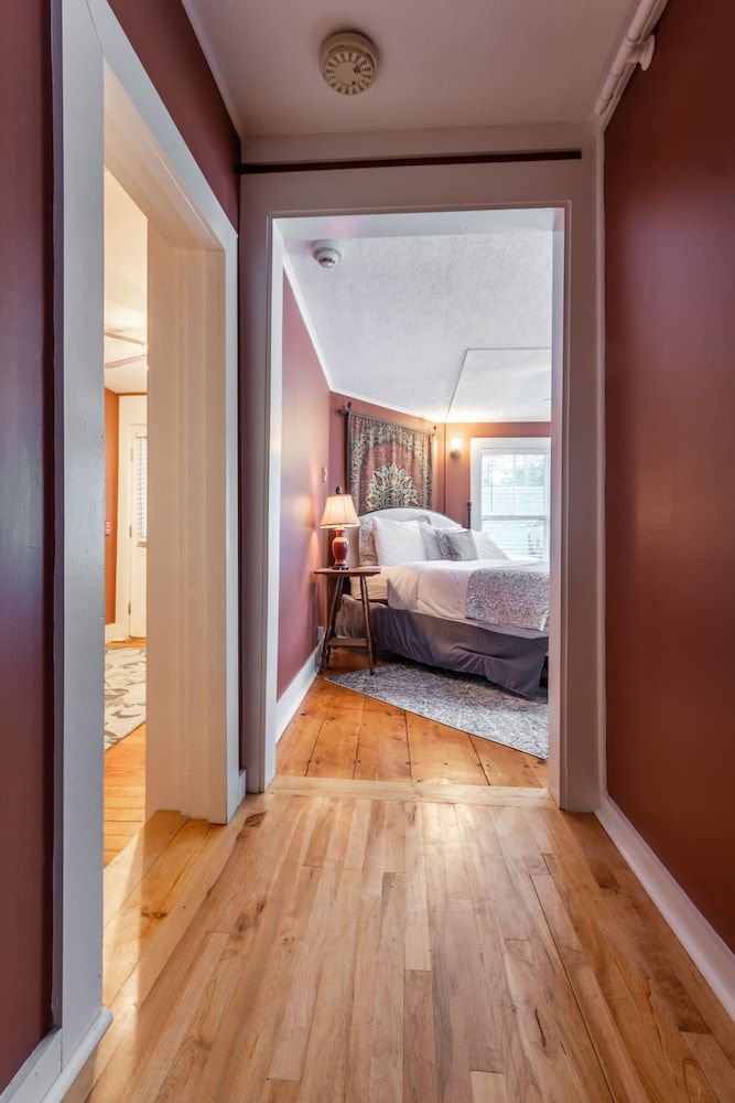 Romantic Suite, 1 Queen Bed, Jetted Tub - Adults Only