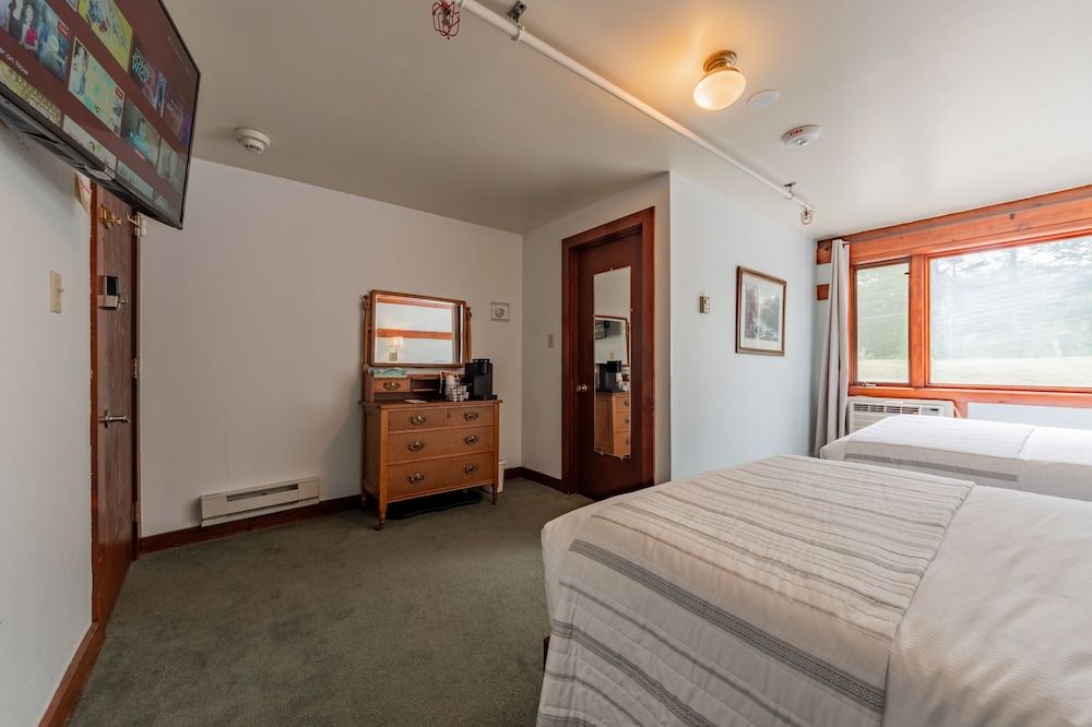 Cranmore Mountain Lodge Bed & Breakfast Comfort Double Room, 2 Double Beds, Non Smoking 4