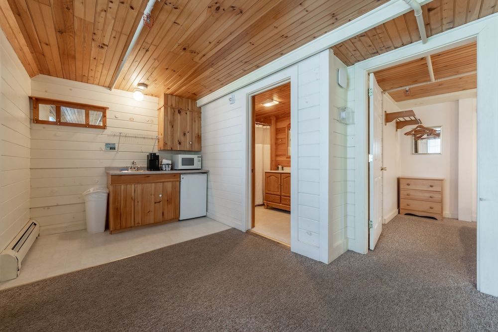 Cranmore Mountain Lodge Bed & Breakfast Comfort Suite, 1 Bedroom, Non Smoking, Ground Floor 7