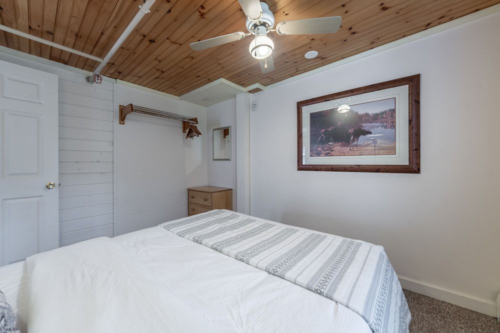 Cranmore Mountain Lodge Bed & Breakfast Comfort Suite, 1 Bedroom, Non Smoking, Ground Floor