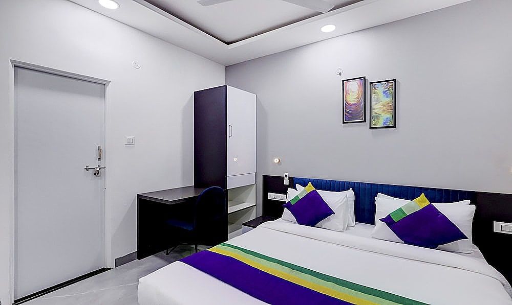 Treebo Finesta Suites, Nagpur Airport Standard Double Room 5