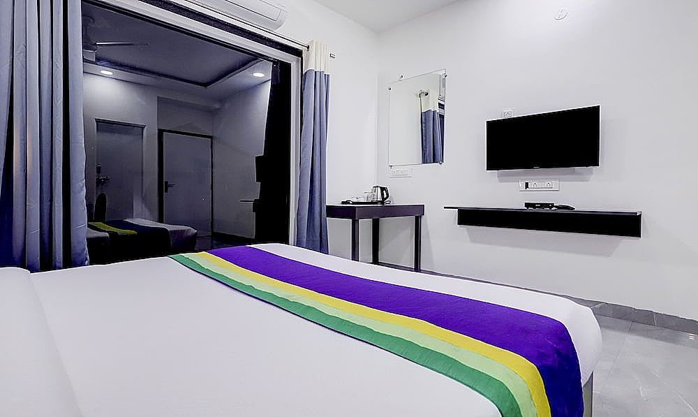Treebo Finesta Suites, Nagpur Airport Standard Double Room 6