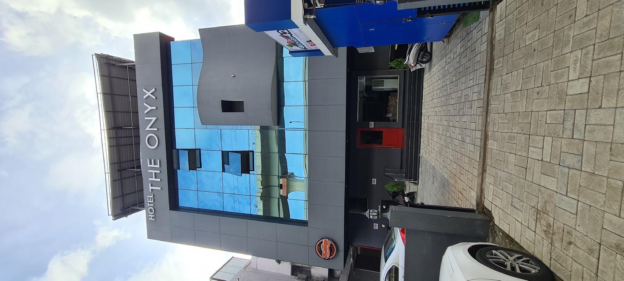 undefined The ONYX 10