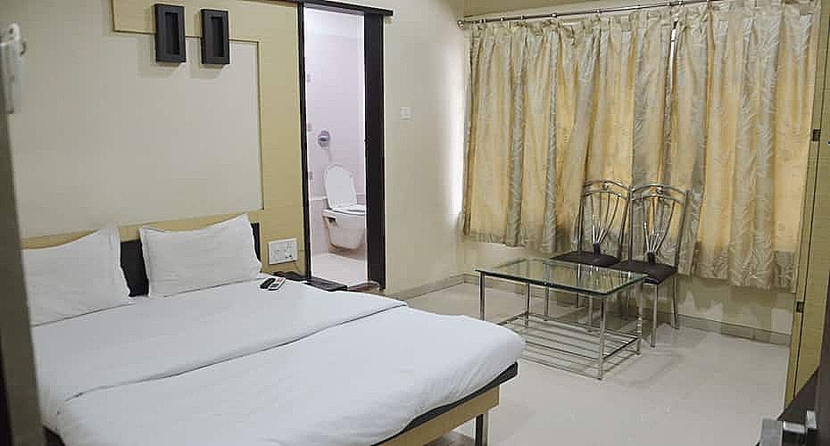 Deluxe Double Bedroom