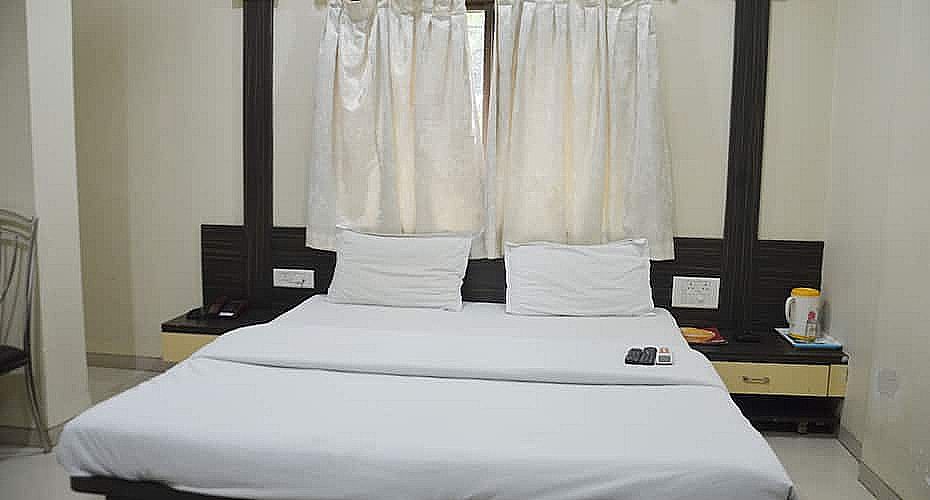 Deluxe Double Bedroom