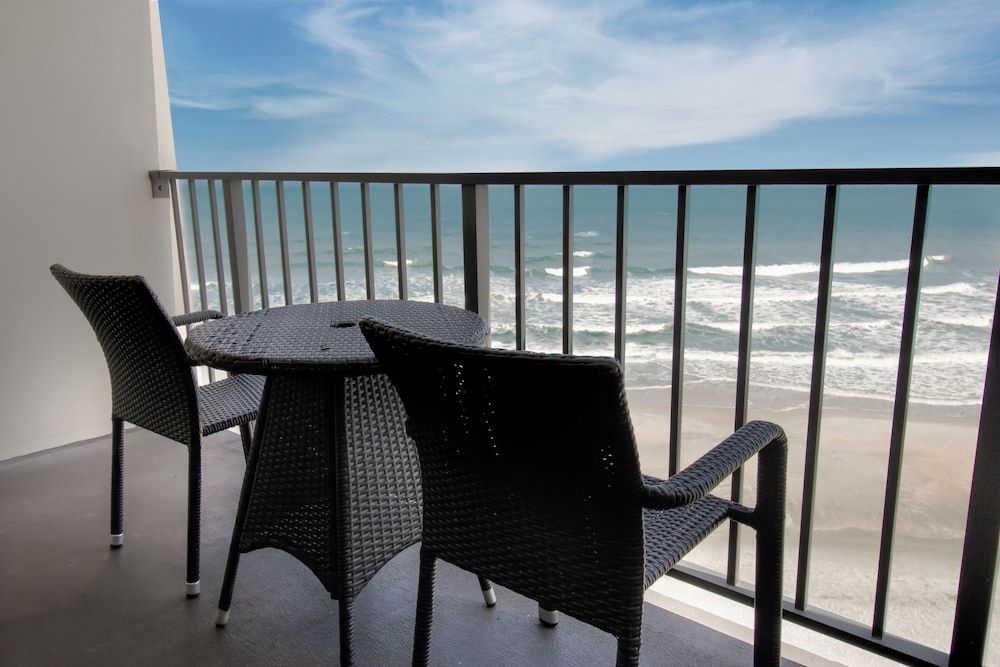 The Oceanfront Litchfield Inn Oceanfront Tower Room 2
