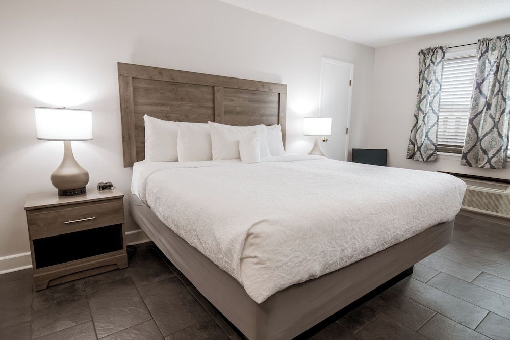 The Oceanfront Litchfield Inn Resort View King Room