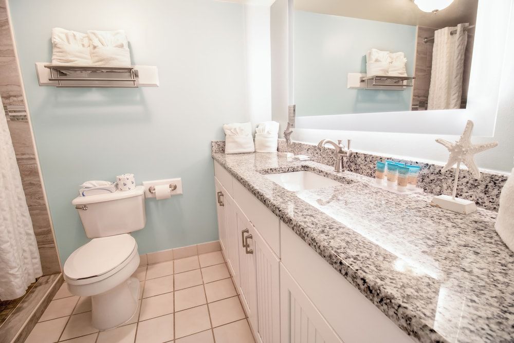 The Oceanfront Litchfield Inn Oceanfront Tower Room 4