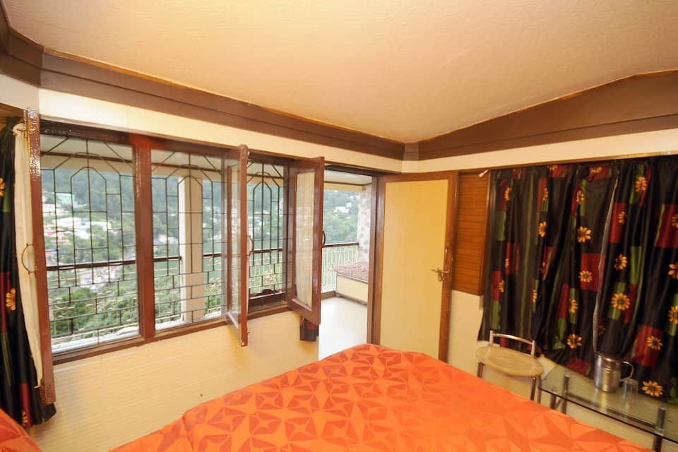 Double Bed Deluxe Room (Lake Facing)
