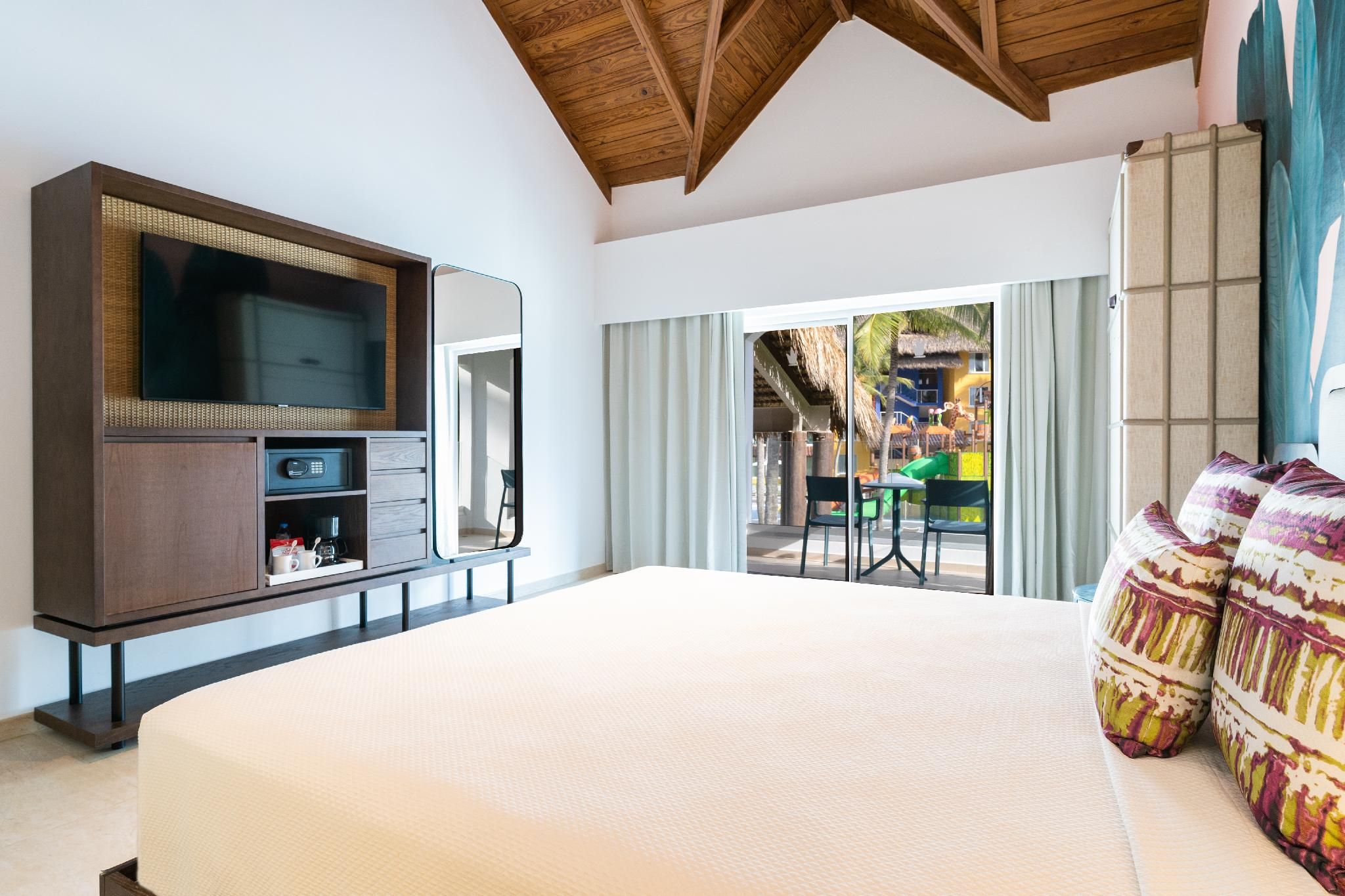 Tropical Deluxe Room