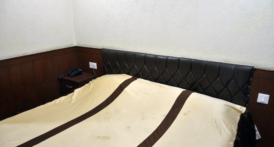 Suman Regency Deluxe Room 3