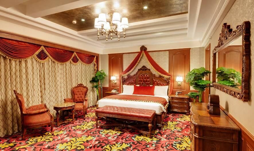 Chairman Suite (Luxurious, Top Floor, Bathtub, Steam, Jacuzzi)