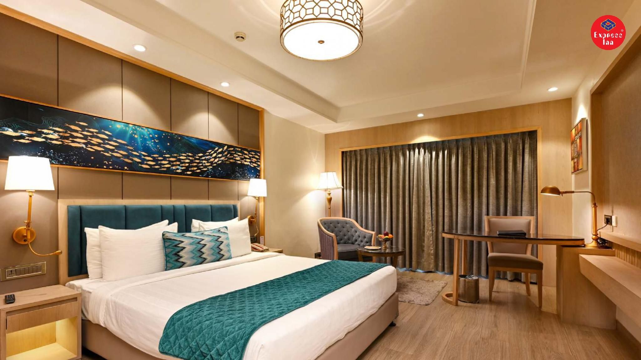 SUITE KING BED W BATHTUB