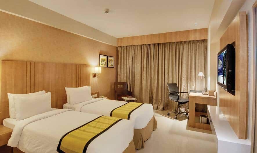 SUITE KING BED W BATHTUB