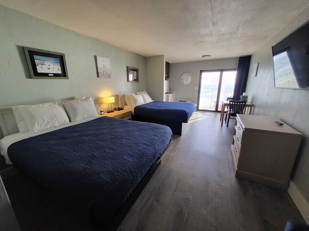 Beachside Hotel Standard Studio Suite, 2 Queen Beds, Kitchenette, Oceanfront 4