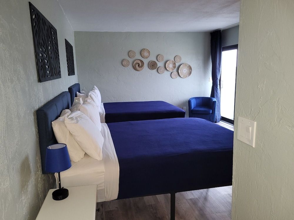 Beachside Hotel Family Suite, 2 Bedrooms, River View 3