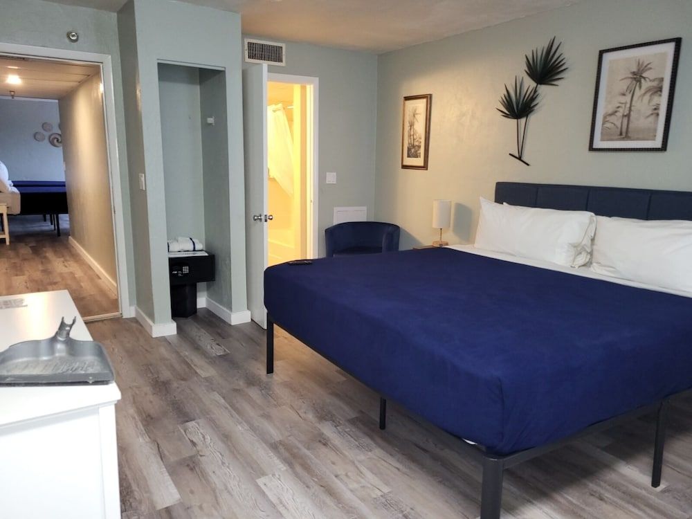 Beachside Hotel Family Suite, 2 Bedrooms, River View 2