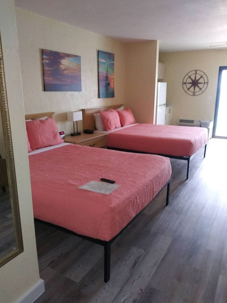 Beachside Hotel Standard Studio Suite, 2 Queen Beds, Kitchenette, Oceanfront