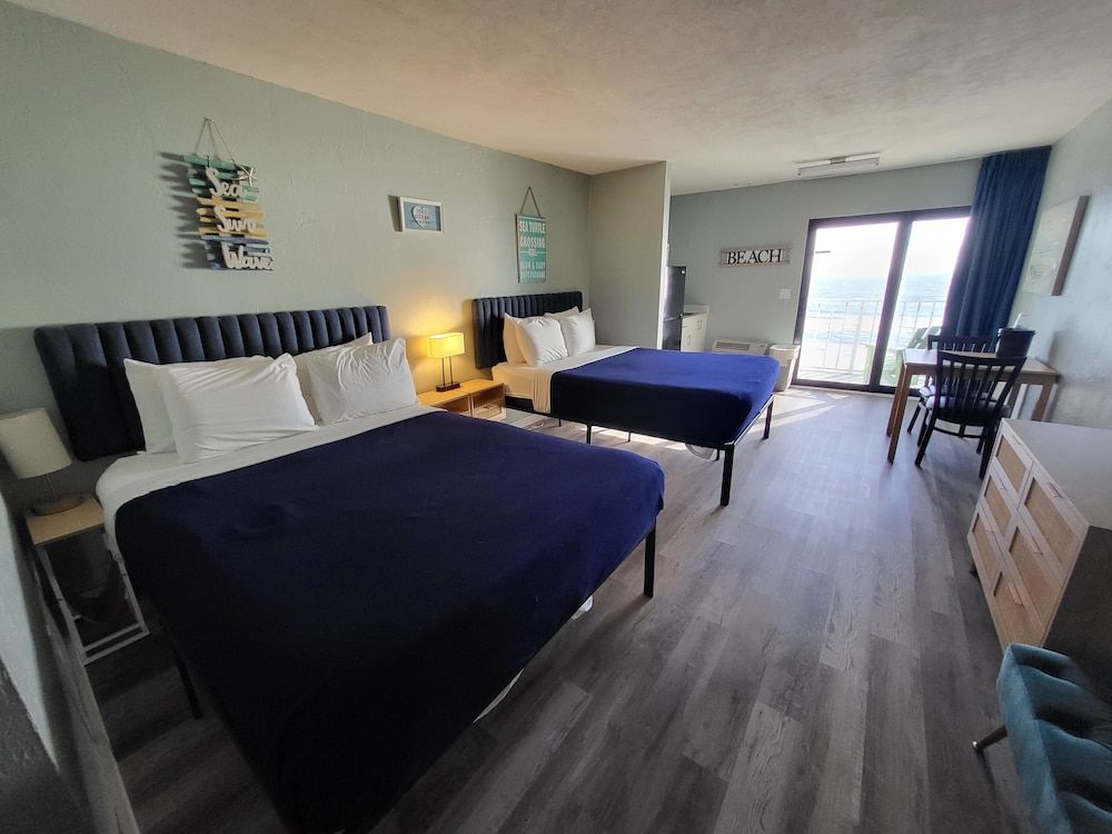 Beachside Hotel Standard Studio Suite, 2 Queen Beds, Kitchenette, Oceanfront 8