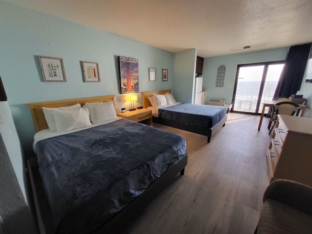 Beachside Hotel Standard Studio Suite, 2 Queen Beds, Kitchenette, Oceanfront 6