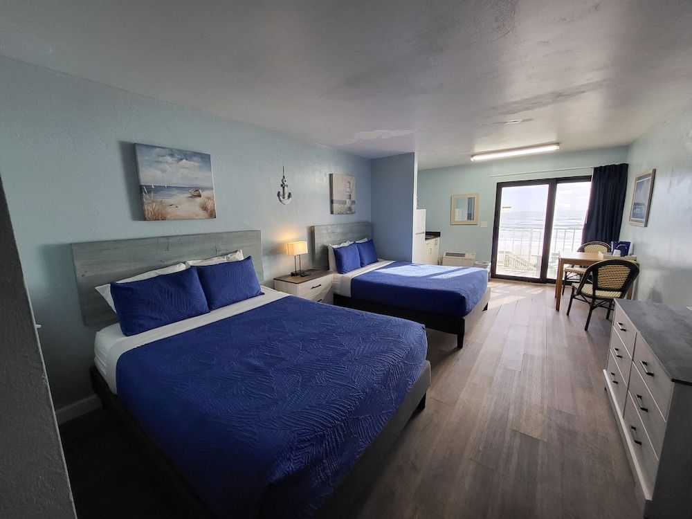 Beachside Hotel Standard Studio Suite, 2 Queen Beds, Kitchenette, Oceanfront 5