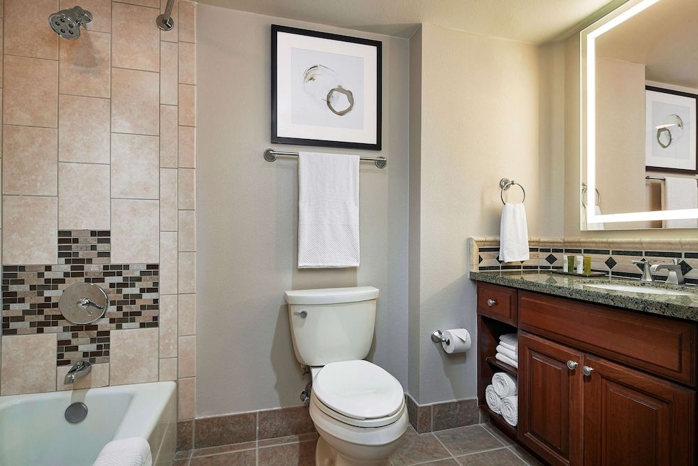 Hilton Grand Vacations Club on the Las Vegas Strip Studio, 1 King Bed, Kitchenette 6