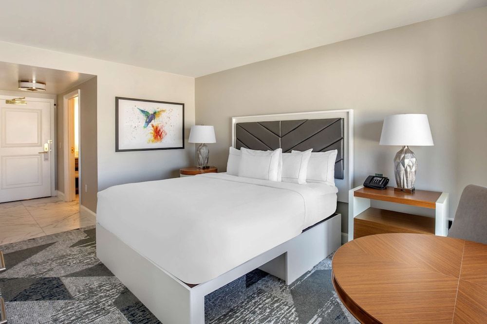 Hilton Grand Vacations Club on the Las Vegas Strip Studio, 1 King Bed, Kitchenette 2