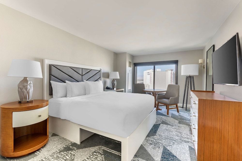 Hilton Grand Vacations Club on the Las Vegas Strip Studio, 1 King Bed, Kitchenette