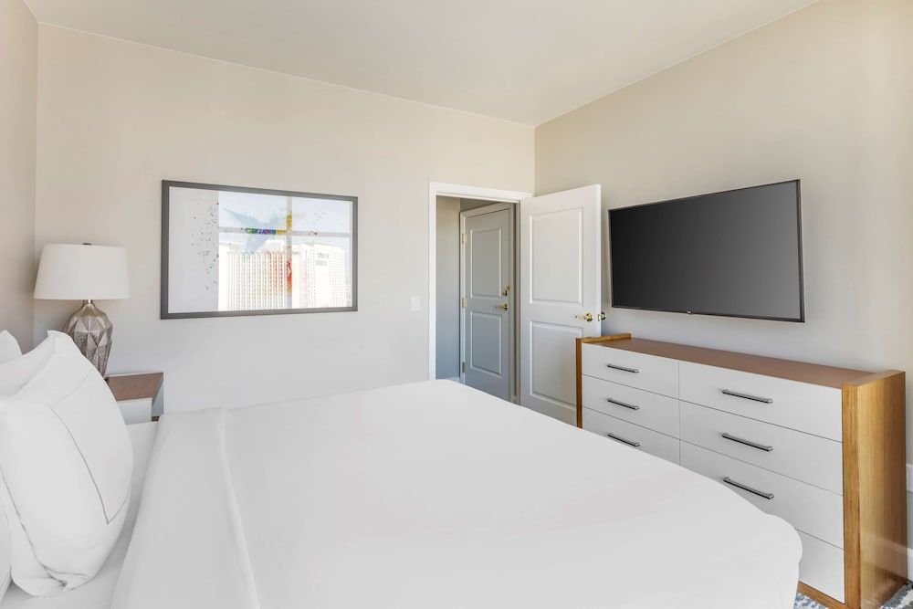 undefined Hilton Grand Vacations Club on the Las Vegas Strip 10