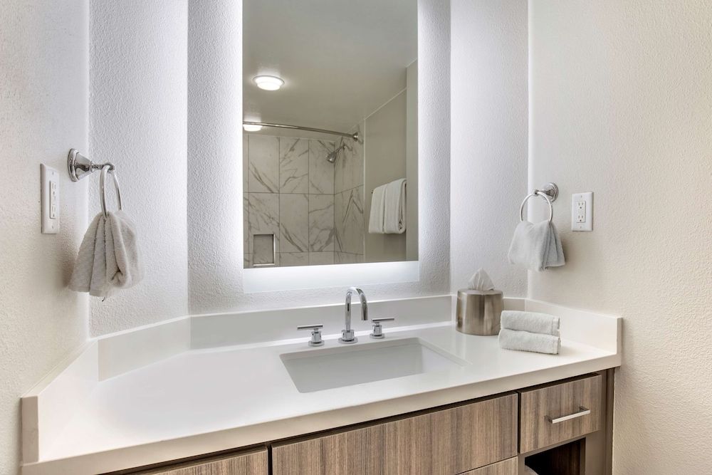 Hilton Grand Vacations Club on the Las Vegas Strip Studio, 1 King Bed, Kitchenette 7