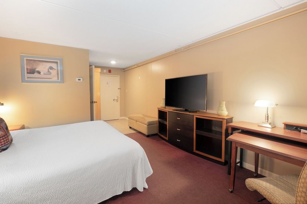 Fireside Inn & Suites West Lebanon Standard Room, 1 King Bed 2