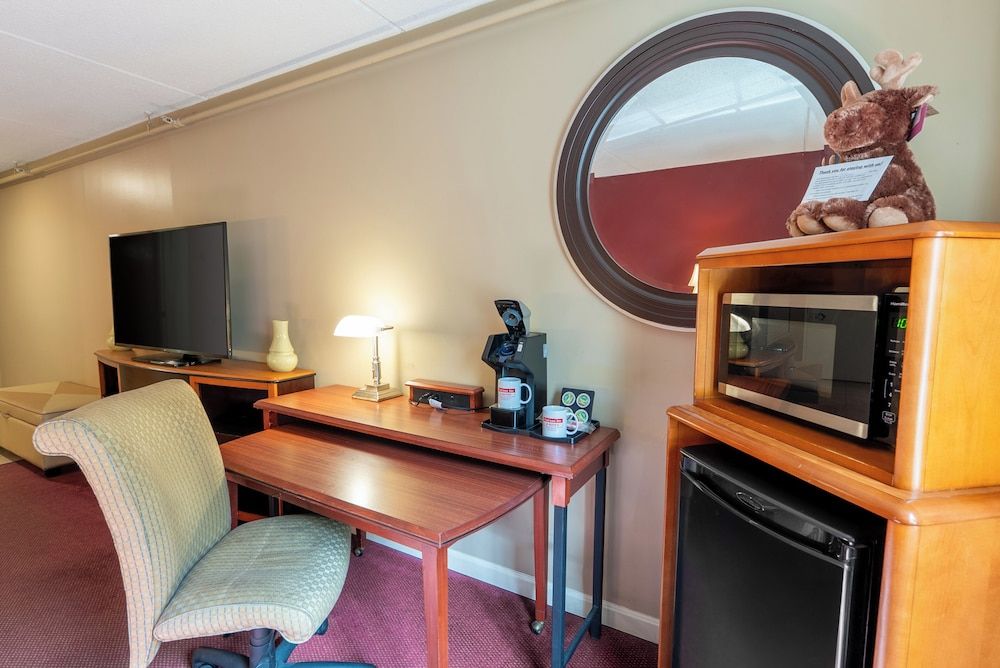 Fireside Inn & Suites West Lebanon Standard Room, 1 King Bed 5