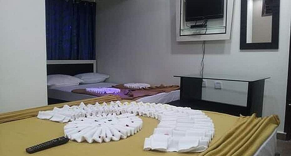 undefined The Madpakers 8