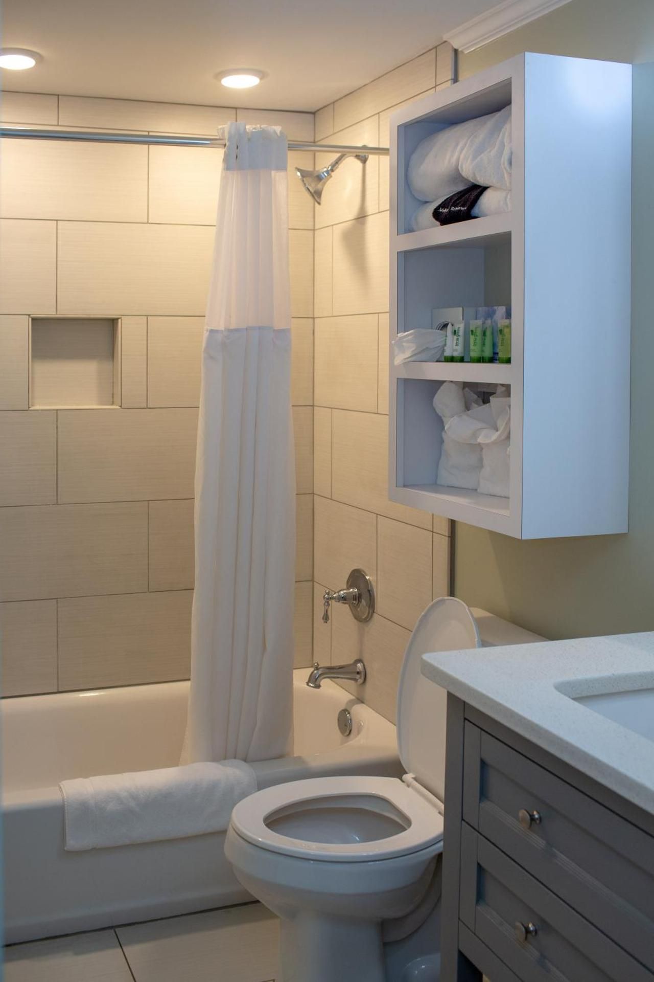 undefined Olde Harbour Inn, Historic Inns of Savannah. 8