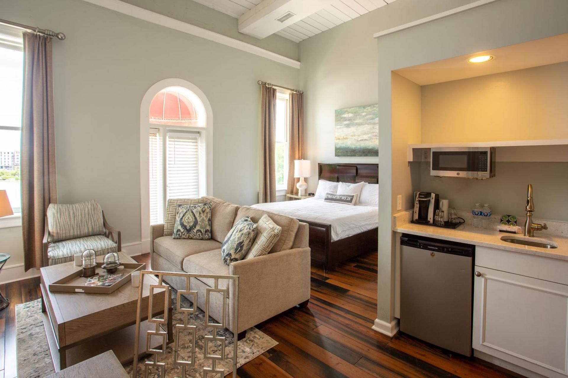 undefined Olde Harbour Inn, Historic Inns of Savannah. 9