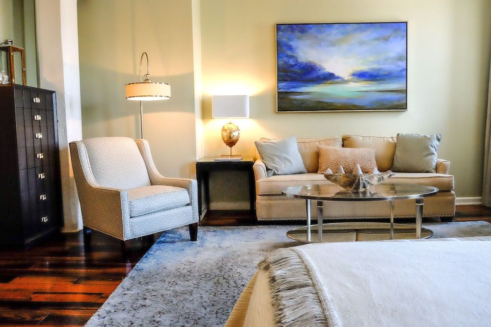 Olde Harbour Inn, Historic Inns of Savannah. Suite, 1 King Bed (Street View) - Stair Access Only 10