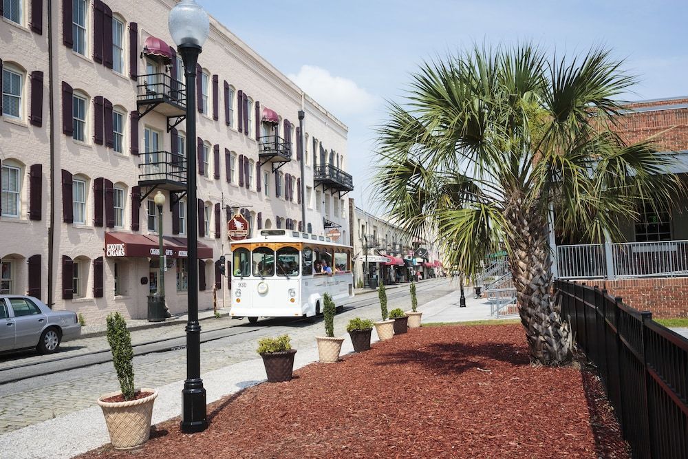 undefined Olde Harbour Inn, Historic Inns of Savannah. 3