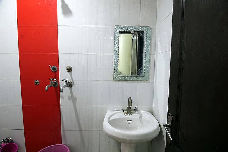Side Image 2