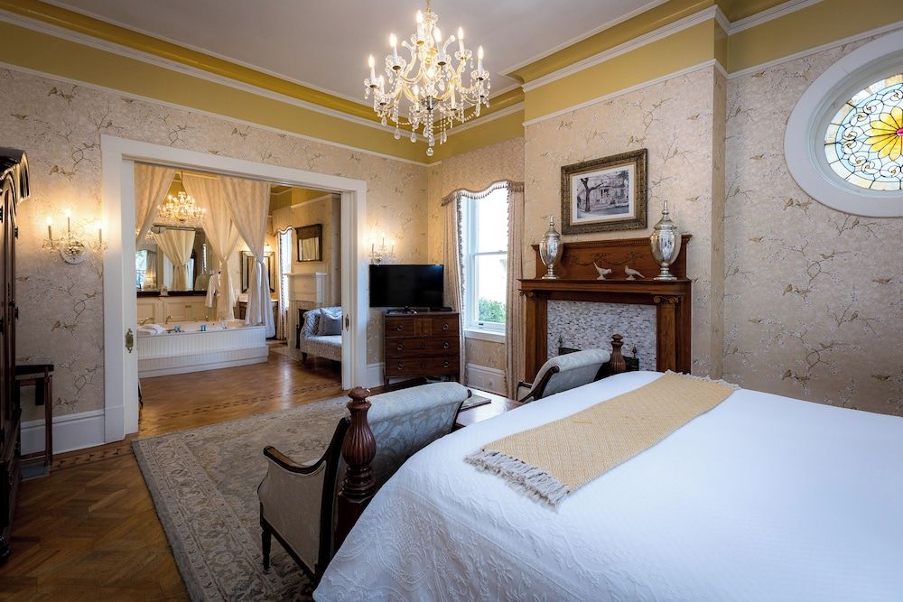 Honeymoon Suite (Caracalla)