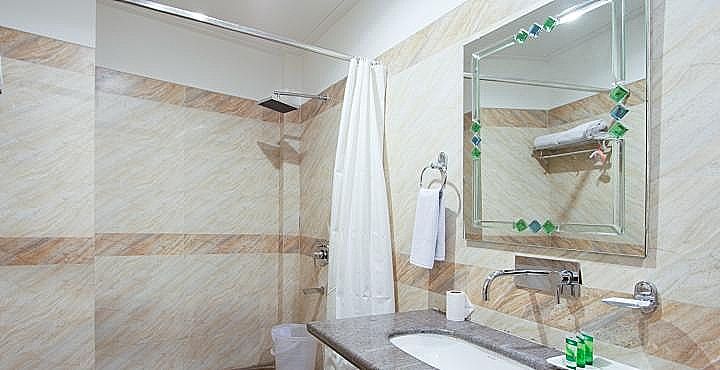 Le Seasons Superior Double or Twin Room 13