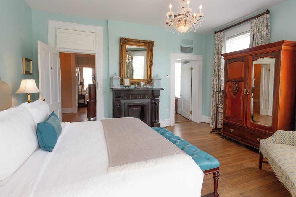 Grand Room, 1 King Bed (Russell Fiore)