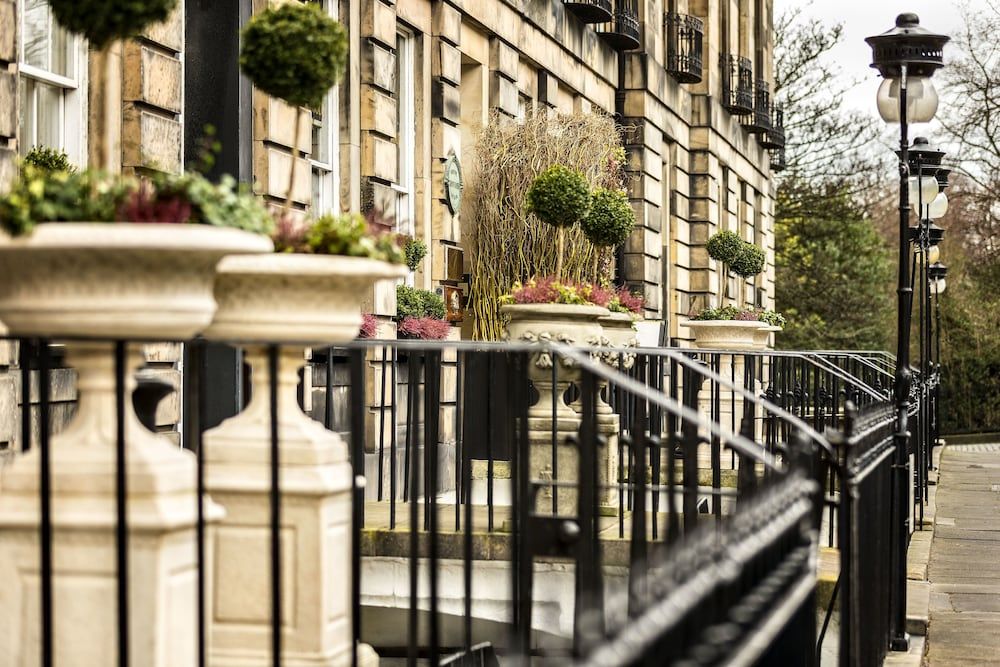 undefined Nira Caledonia 7