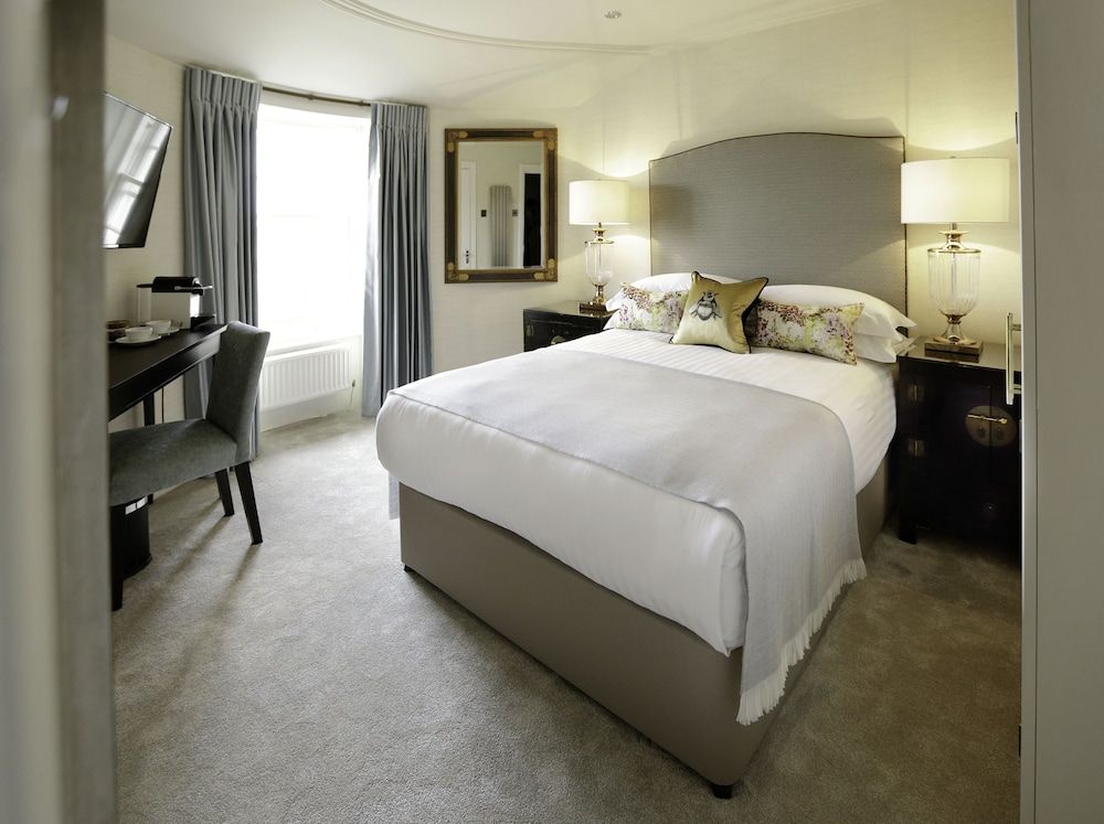 undefined Nira Caledonia 5