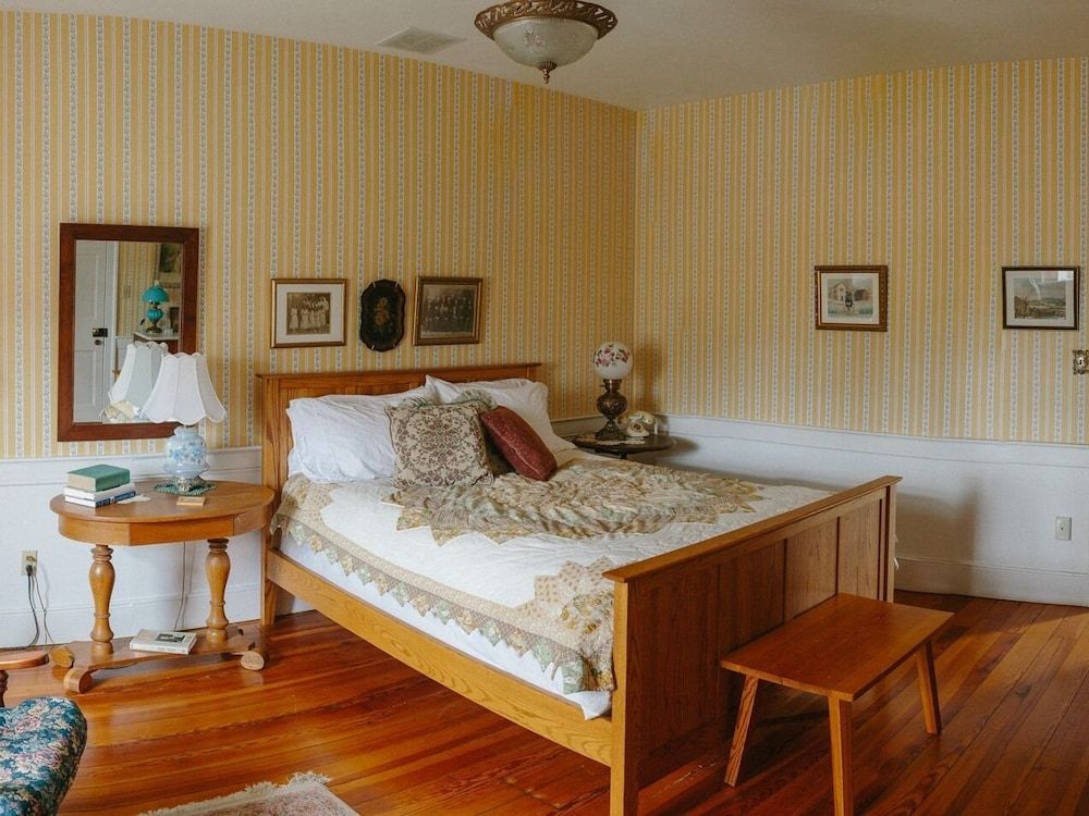 Cave Hill Farm Bed & Breakfast Standard Double Room, Ensuite (Aunt Emma's Room) 3