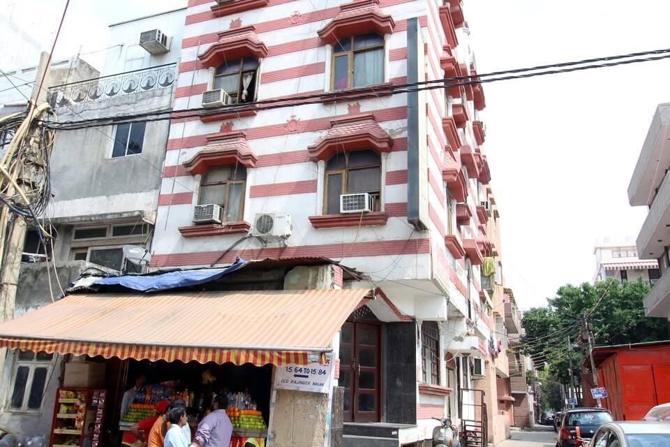 undefined Chinar Hunson