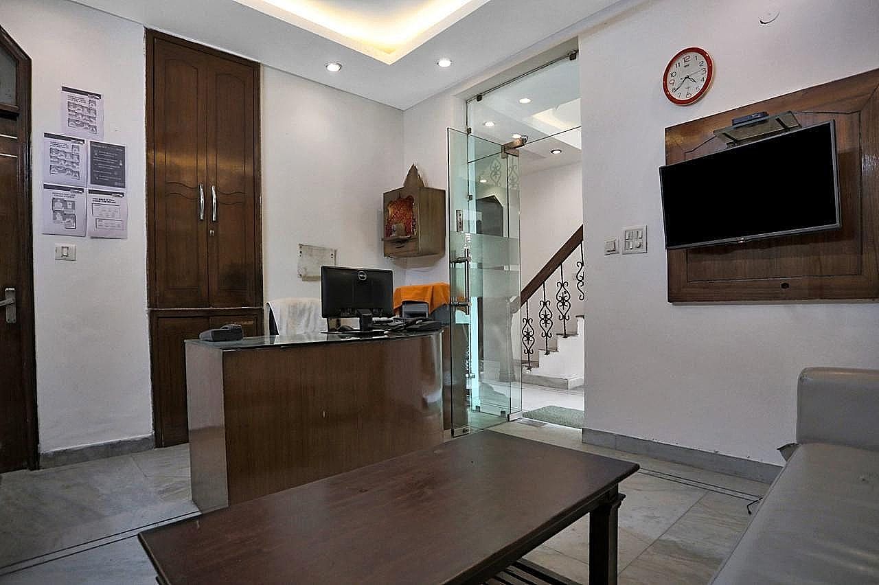 undefined Hotel Om Plaza 9